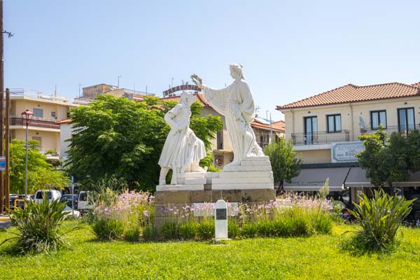 Kalamata Denkmal für den griechischen Kämpfer