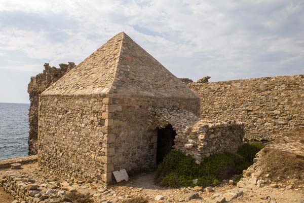 Methoni Methoni-Castle Steinpyramide
