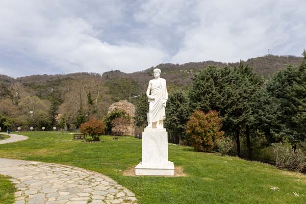 Aristoteles Park Statue