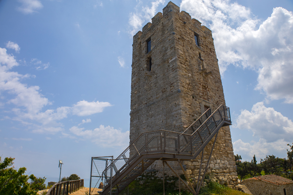 Nea-Fokea Byzantinischer Turm