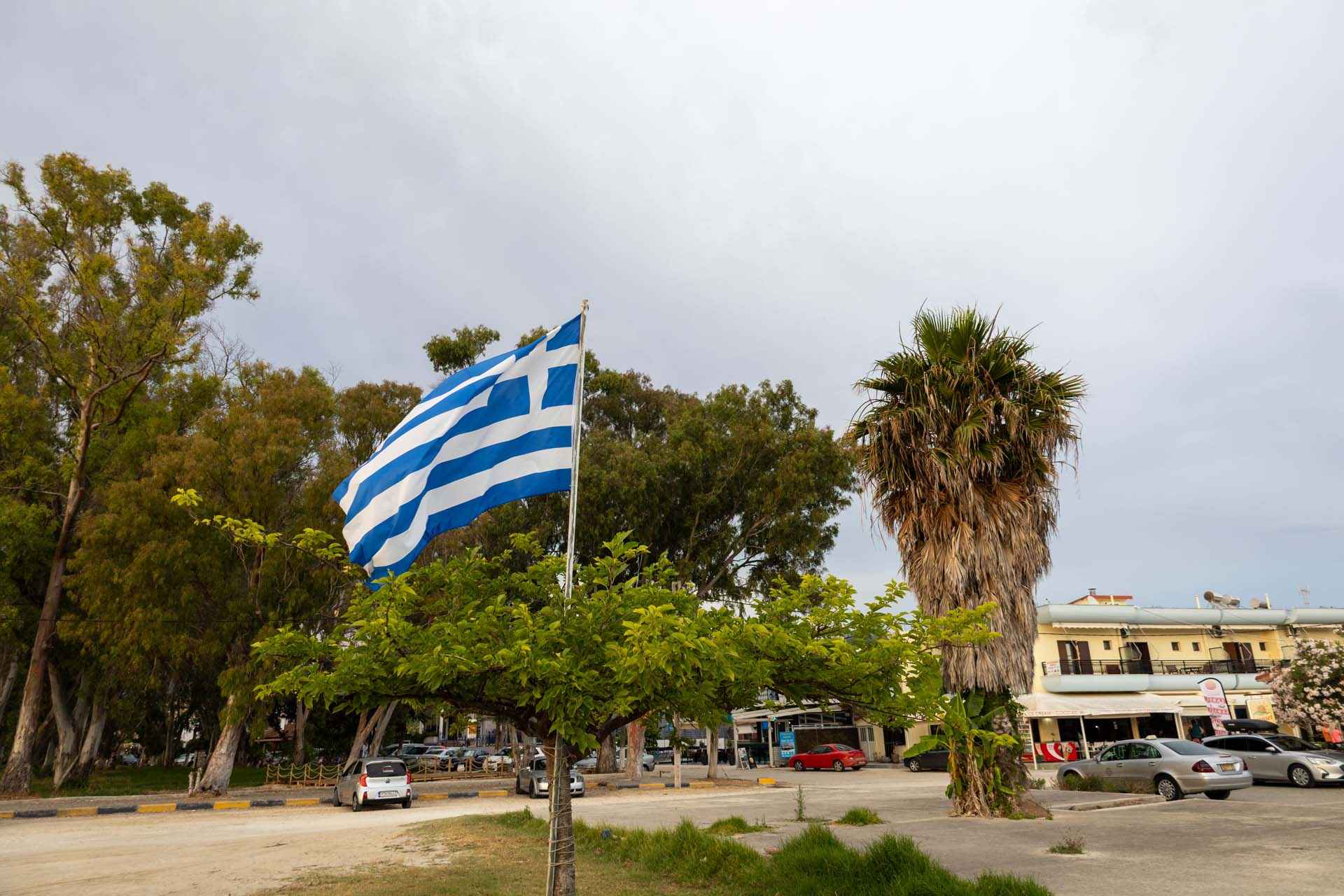 Ammoudia Flagge zeigen