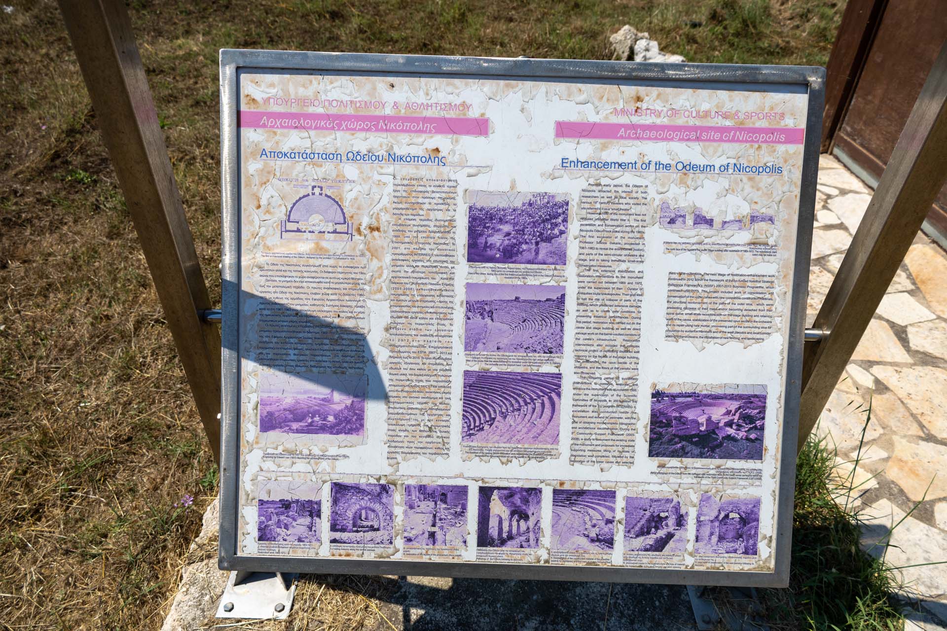 Nikopolis Odeum Verwitterte Infotafel