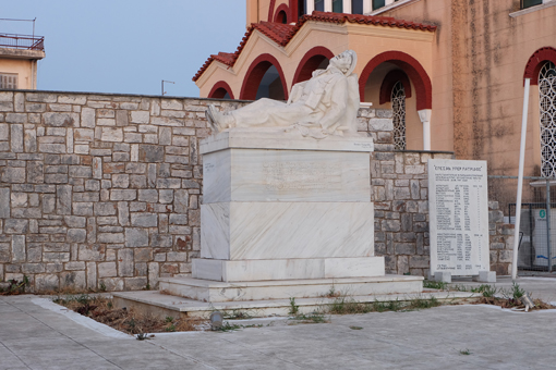 Andravida Denkmal